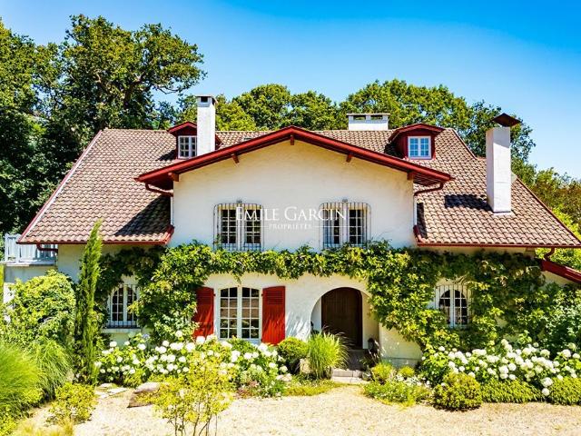 Maison de luxe de 12 pièces en vente à Bayonne, France