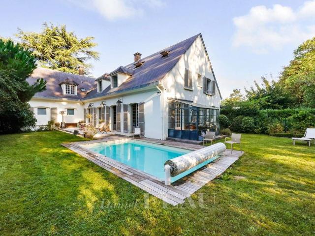Maison de luxe de 12 pièces en vente à Versailles, Île de France