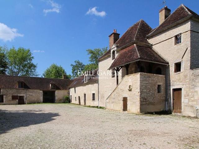 Maison de 12 pièces de luxe en vente à Auxerre, France