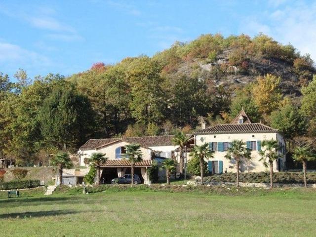Maison de luxe de 12 pièces en vente à Cahors, France