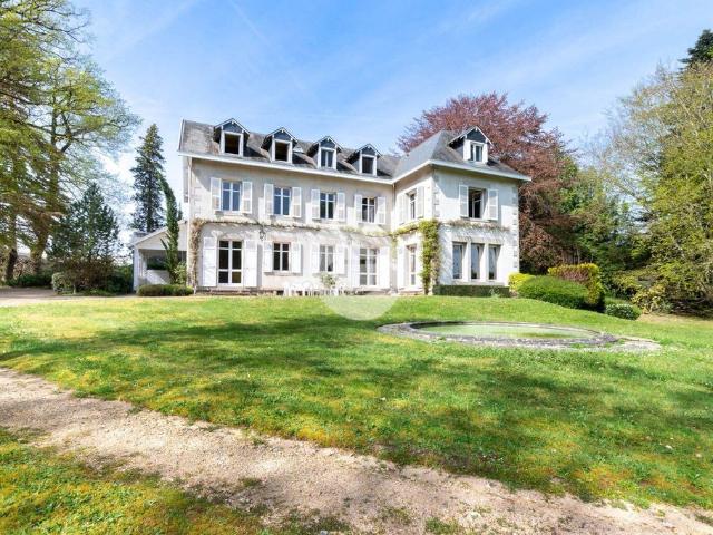 Maison de luxe de 12 pièces en vente à Limoges, France