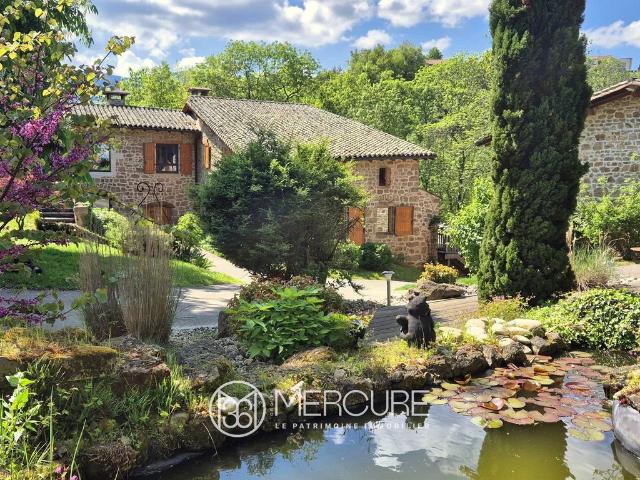Maison de luxe de 12 pièces en vente à Pélussin, France