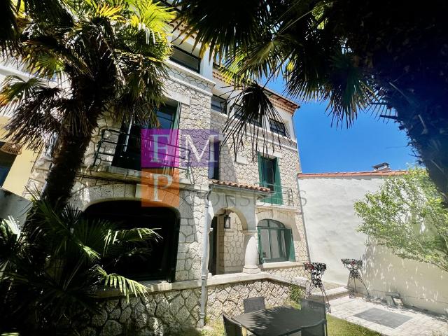 Maison de luxe de 12 pièces en vente à Royan, France