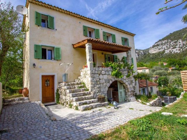 Maison de prestige en location Tourrette Levens, France