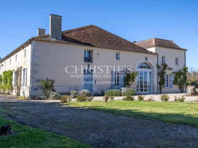 Maison de luxe de 14 pièces en vente à Duras, France