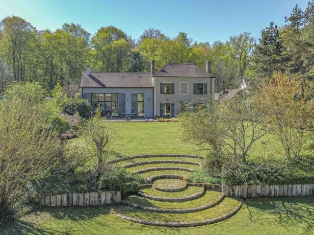 Maison de luxe de 14 pièces en vente à Montfort l'Amaury, France