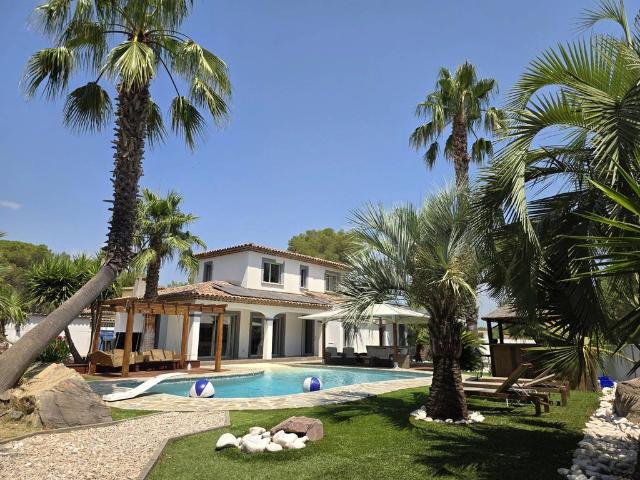 Maison de luxe de 150 m2 en vente Fréjus, France