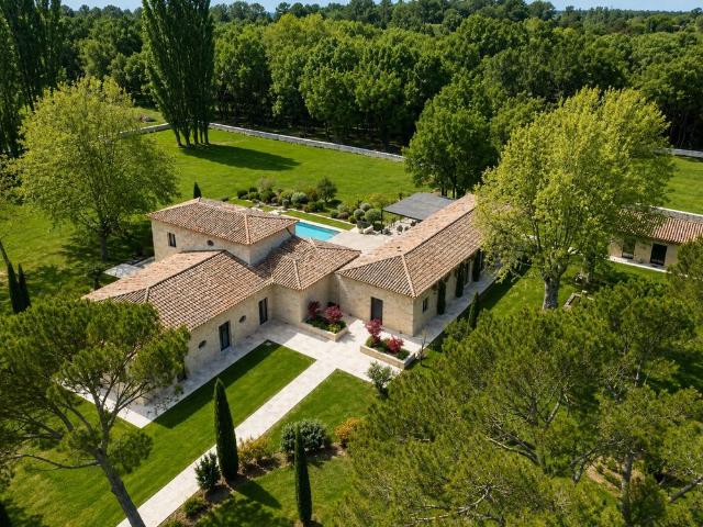 Maison de luxe de 15 pièces en location à Aix en Provence, Provence Alpes Côte d'Azur