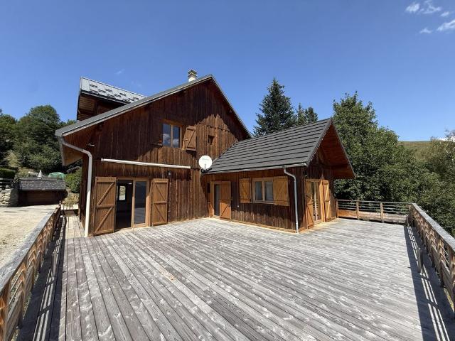 Maison de luxe de 15 pièces en vente à Fontcouverte la Toussuire, France