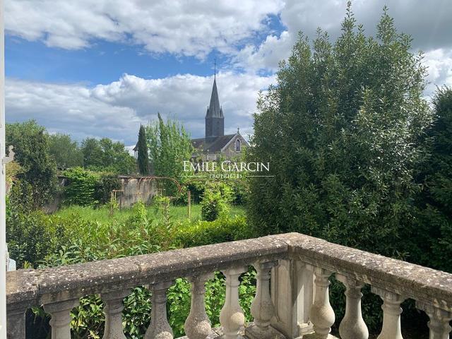 Maison de luxe de 15 pièces en vente à Laval, France