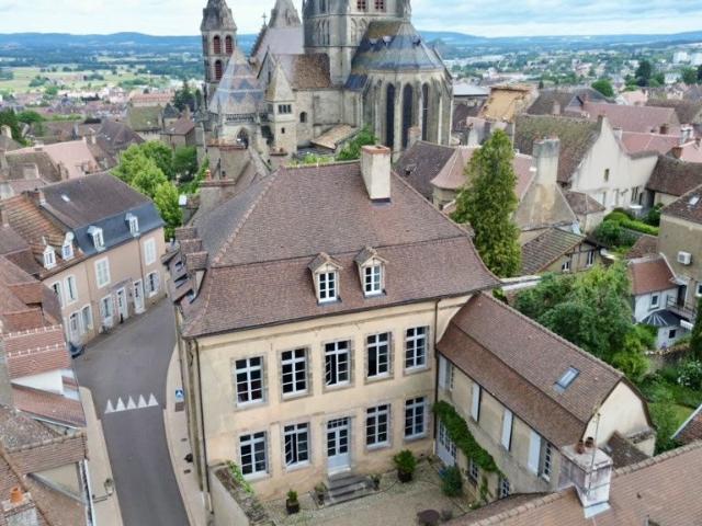 Maison de luxe de 16 pièces en vente à Autun, Bourgogne Franche Comté