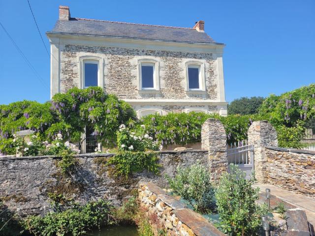 Maison de luxe de 180 m2 en vente Bécon les Granits, France