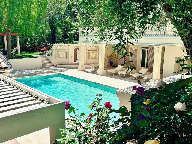 Maison de luxe de 18 pièces en vente à Cannes, Provence Alpes Côte d'Azur