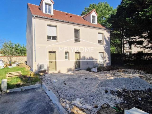 Maison de luxe de 8 pièces en location à Rambouillet, France
