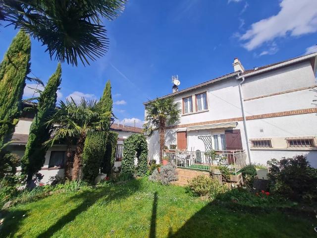 Maison de luxe de 1 pièces en vente à Stains, France