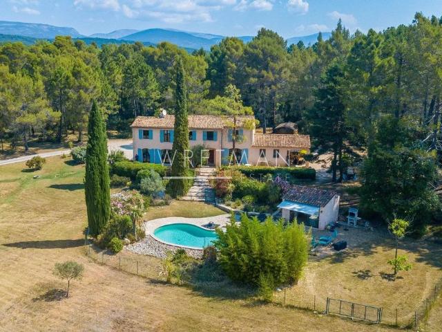Maison de 6 pièces de luxe en vente à Tourrettes, Provence Alpes Côte d'Azur