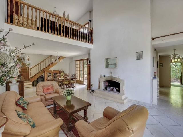 Maison de luxe de 9 pièces en vente à Saint Germain en Laye, France
