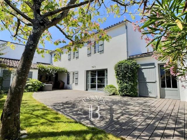 Maison de luxe de 210 m2 en vente La Flotte, France