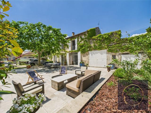 Maison de luxe de 210 m2 en vente Noves, Provence Alpes Côte d'Azur