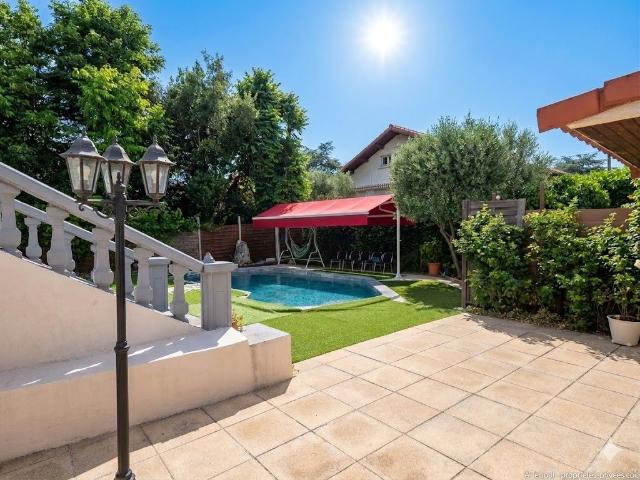 Maison de luxe de 211 m2 en vente Bron, France
