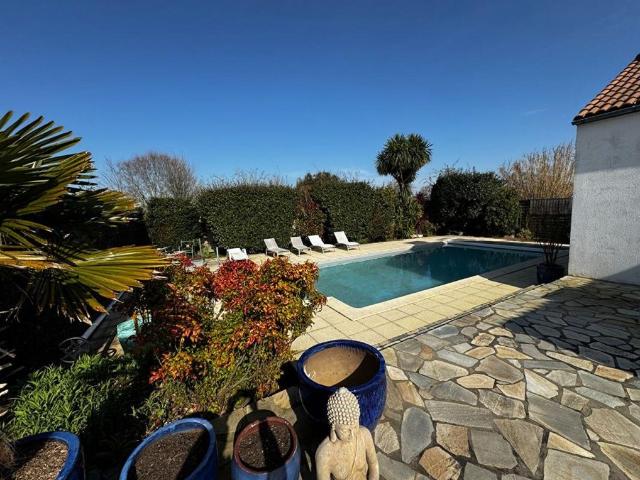 Maison de luxe de 220 m2 en vente Saint Hilaire de Chaléons, Pays de la Loire