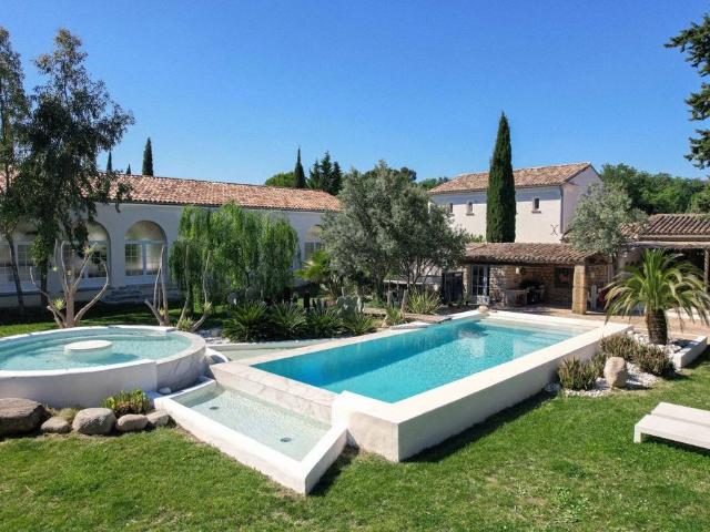 Maison de luxe de 27 pièces en vente à Uzès, Occitanie
