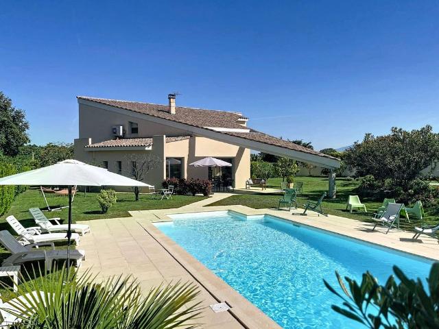Maison de luxe de 240 m2 en vente La Roque sur Pernes, France