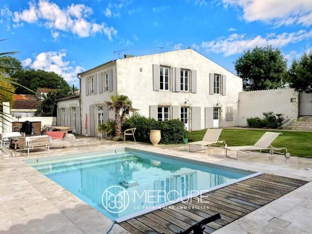 Maison de 9 pièces de luxe en vente à La Rochelle, France
