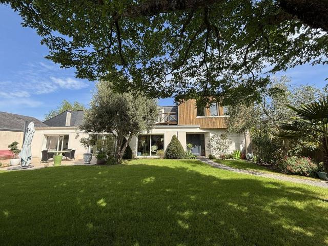 Maison de luxe de 250 m2 en vente Angers, Pays de la Loire