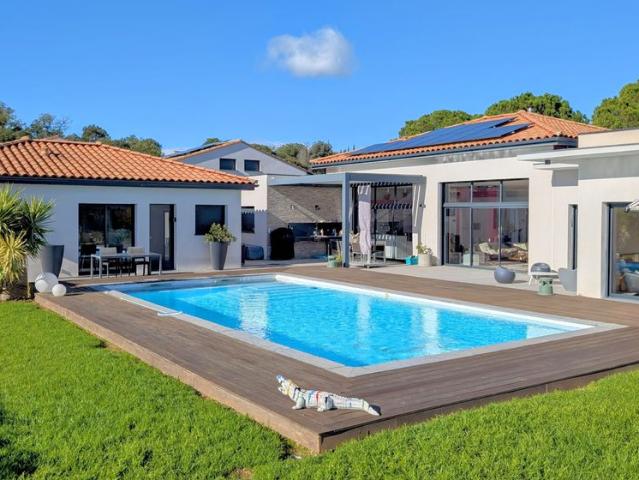 Maison de luxe 7 chambres en vente à Laroque des Albères, France