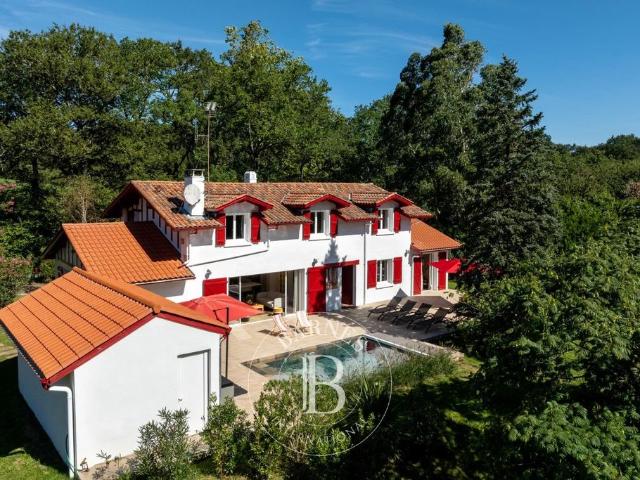 Maison de luxe de 9 pièces en vente à Ascain, Nouvelle Aquitaine