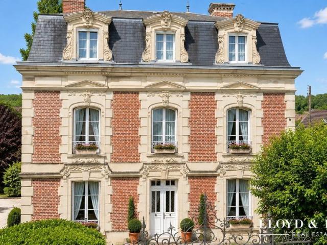 Maison de luxe de 11 pièces en vente à Compiègne, Hauts de France