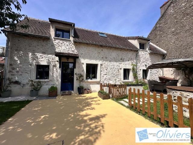 Maison de luxe de 2 chambres en vente à Montigny le Bretonneux, France