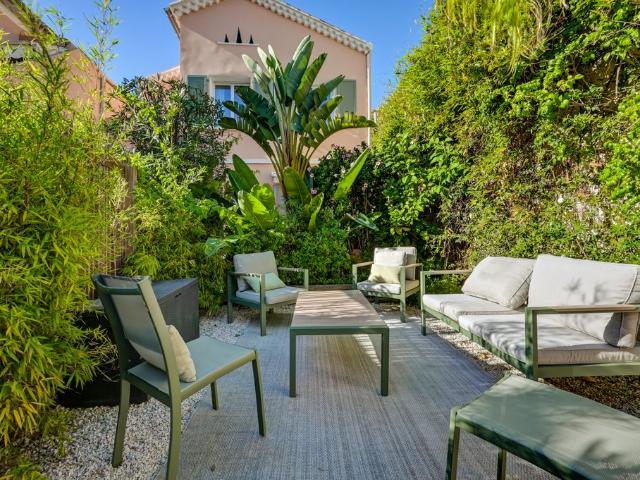Maison de luxe de 2 chambres en vente à Sanary sur Mer, France
