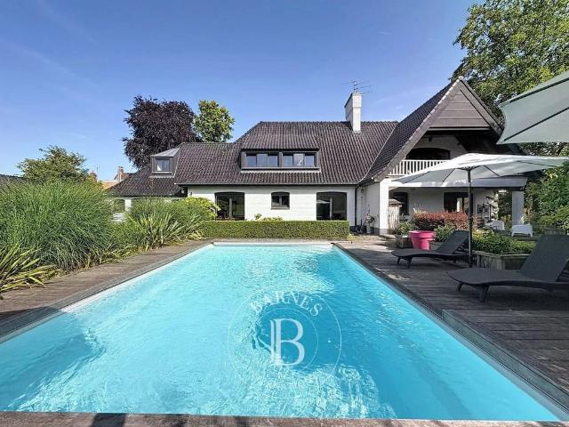 Maison de luxe de 300 m2 en vente Louvil, Hauts de France