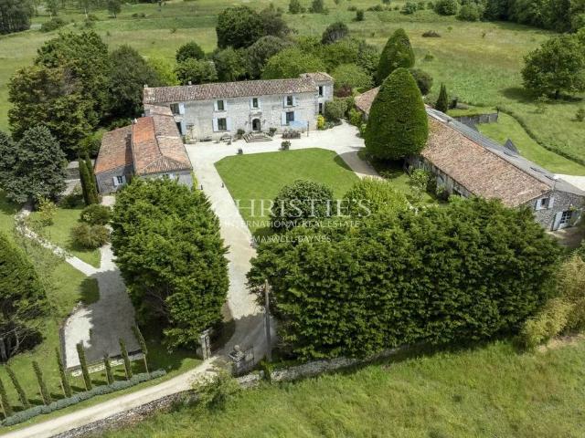 Maison de luxe de 32 pièces en vente à Royan, France