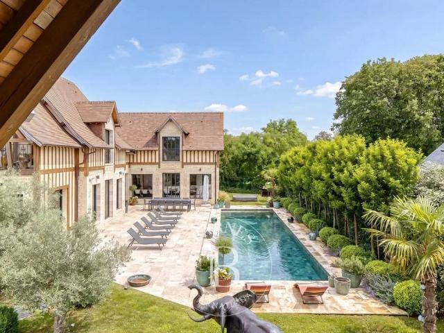 Maison de luxe de 330 m2 en location Tourgeville, Normandie