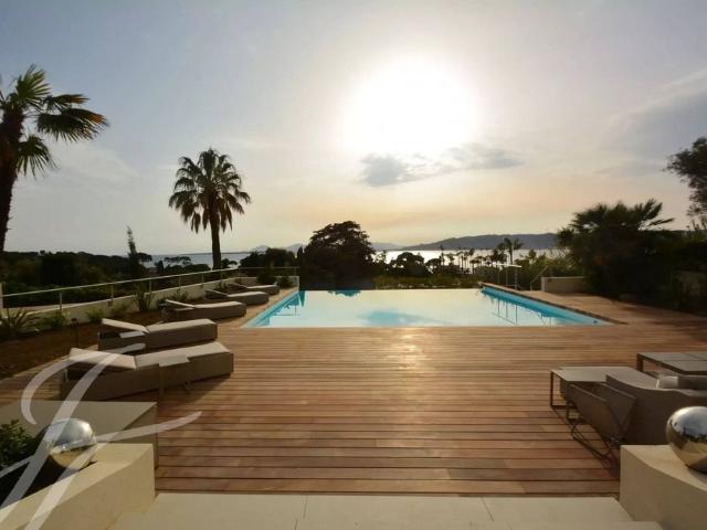 Maison de luxe de 375 m2 en location Antibes, France