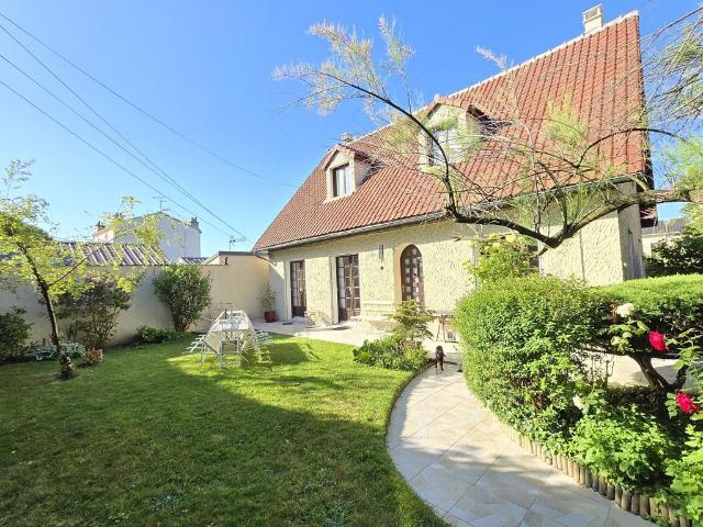 Maison de luxe de 3 chambres en vente à Belleville, Père Lachaise, Ménilmontant, France