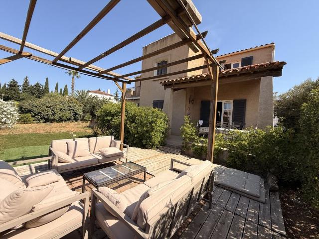 Maison de luxe de 3 chambres en vente à Hyères, Provence Alpes Côte d'Azur