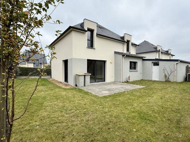 Maison de luxe de 105 m2 en vente Saint Coulomb, France