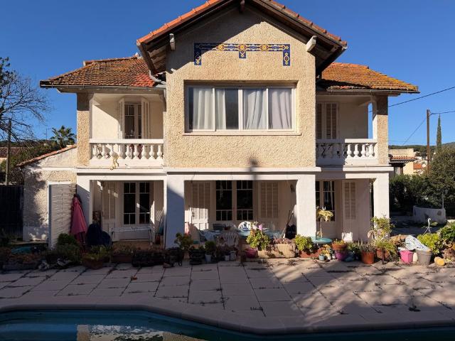 Maison de luxe de 3 chambres en vente à Sanary sur Mer, France