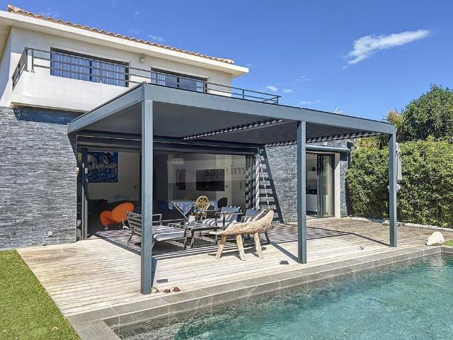 Maison de luxe de 3 chambres en vente à Sanary sur Mer, France