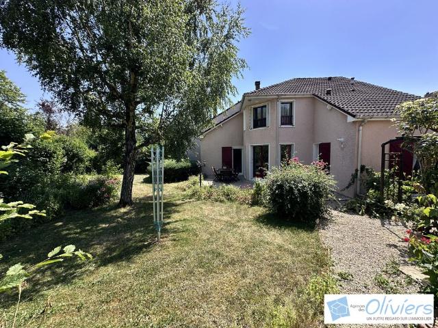 Maison de luxe de 3 chambres en vente à Voisins le Bretonneux, Île de France