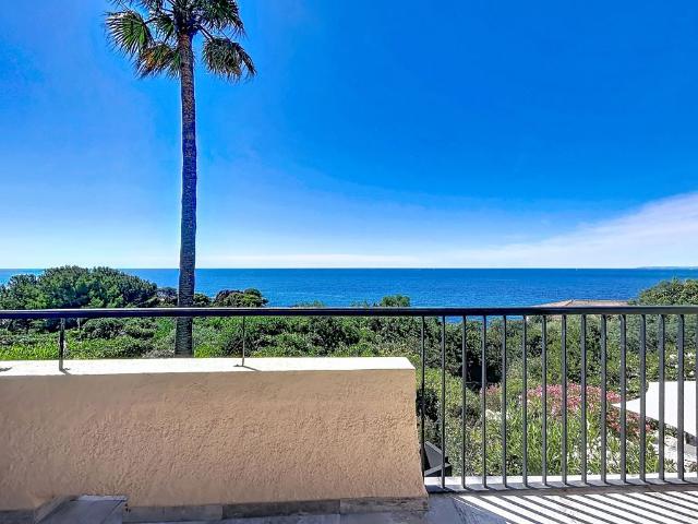 Maison de luxe de 3 pièces en vente à Saint Raphaël, France