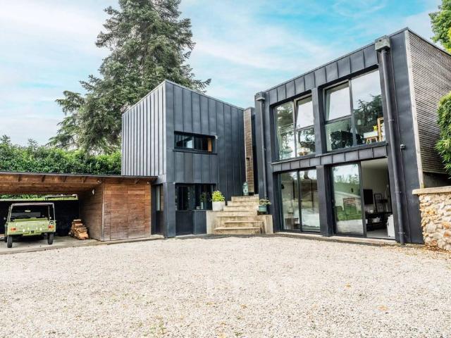 Maison de luxe en vente à Montfort l'Amaury, France