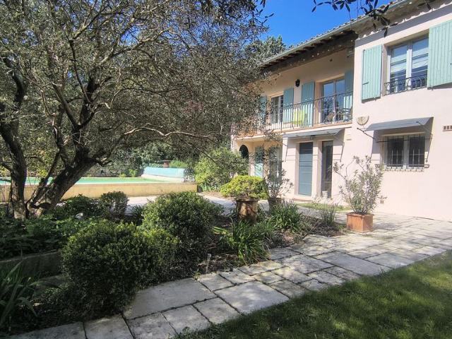 Maison de luxe en vente à Nîmes, France