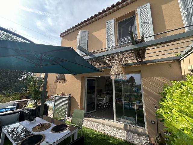Maison de luxe en vente à Ollioules, Provence Alpes Côte d'Azur