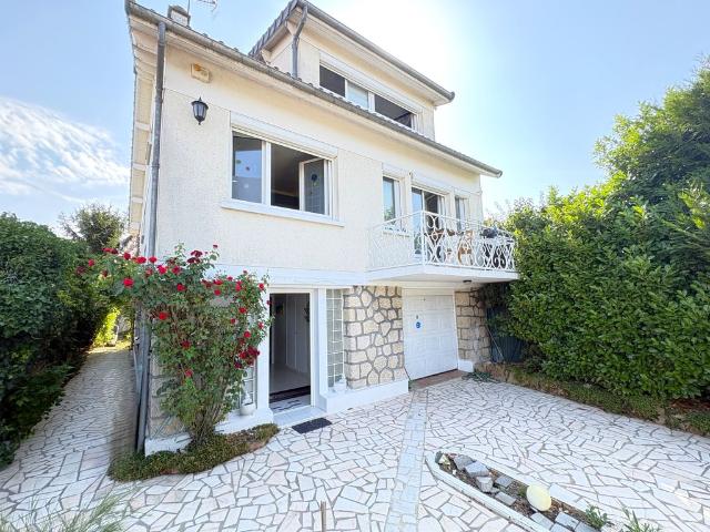 Maison de luxe 5 chambres en vente à Ormesson sur Marne, Île de France