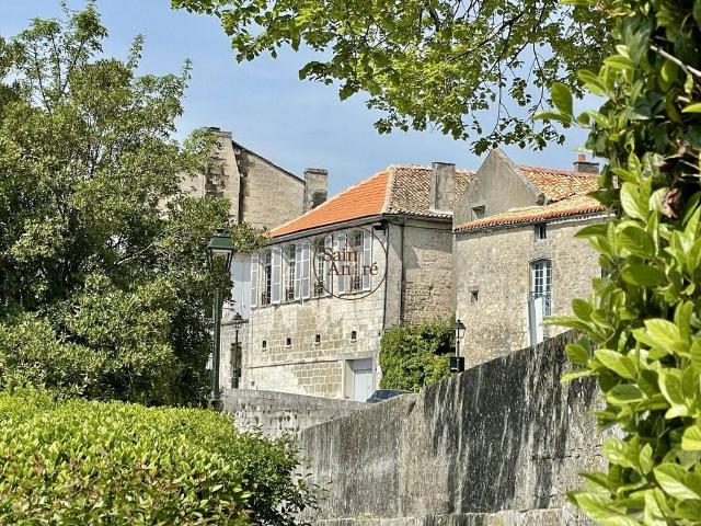 Maison de luxe en vente à Angoulême, Nouvelle Aquitaine